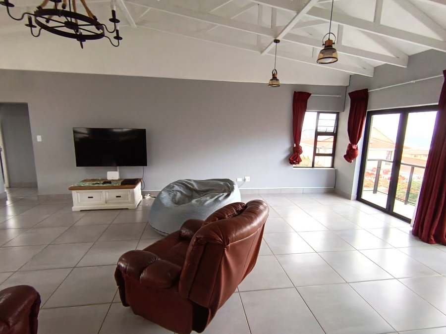4 Bedroom Property for Sale in Wavecrest Eastern Cape